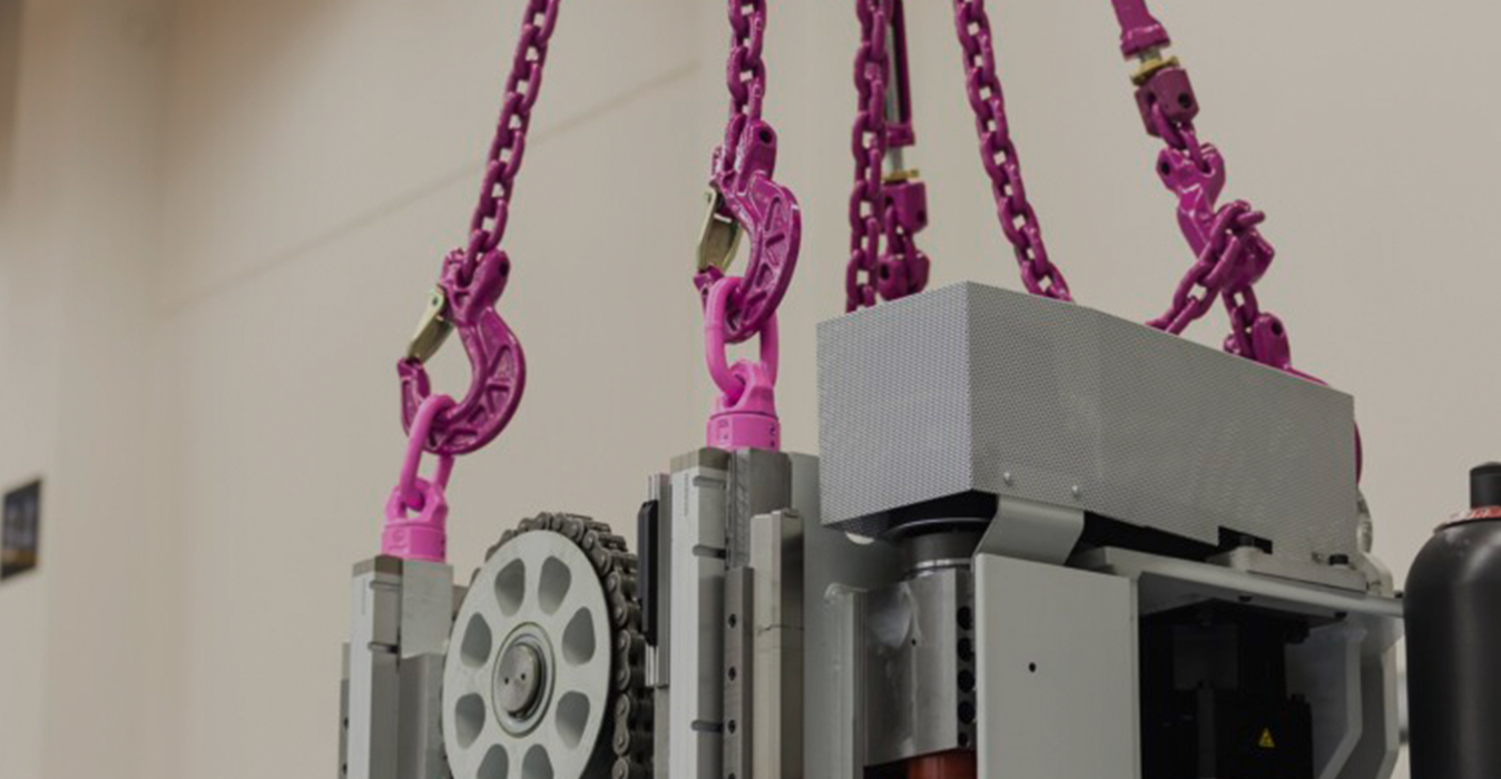 Heavy-duty lifting chain sling used in industrial material handling operations